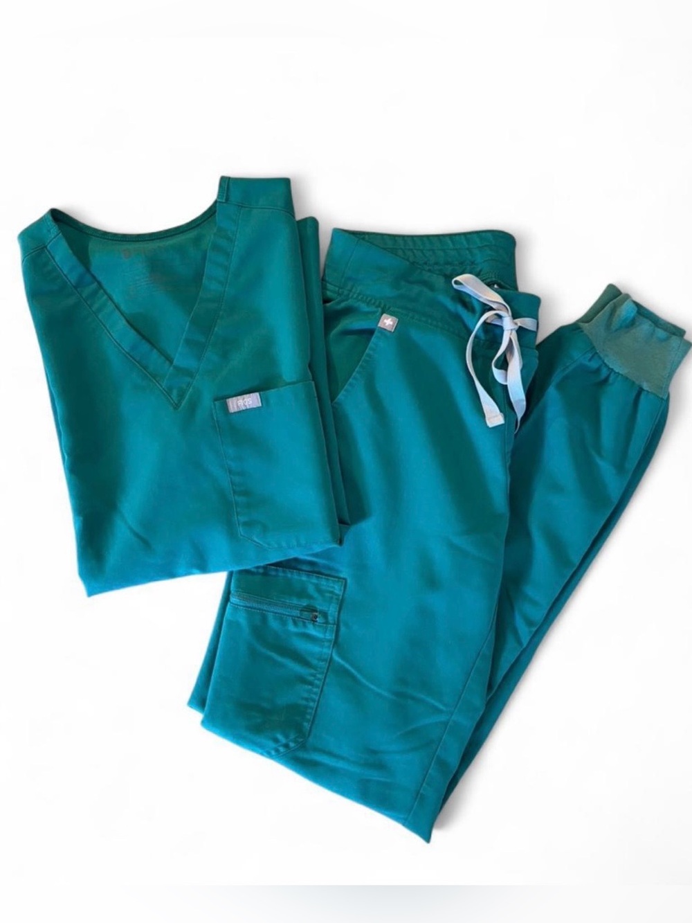 FIGS Catarina XS green scrub top with matching FIGS Zamora jogger scrub pants